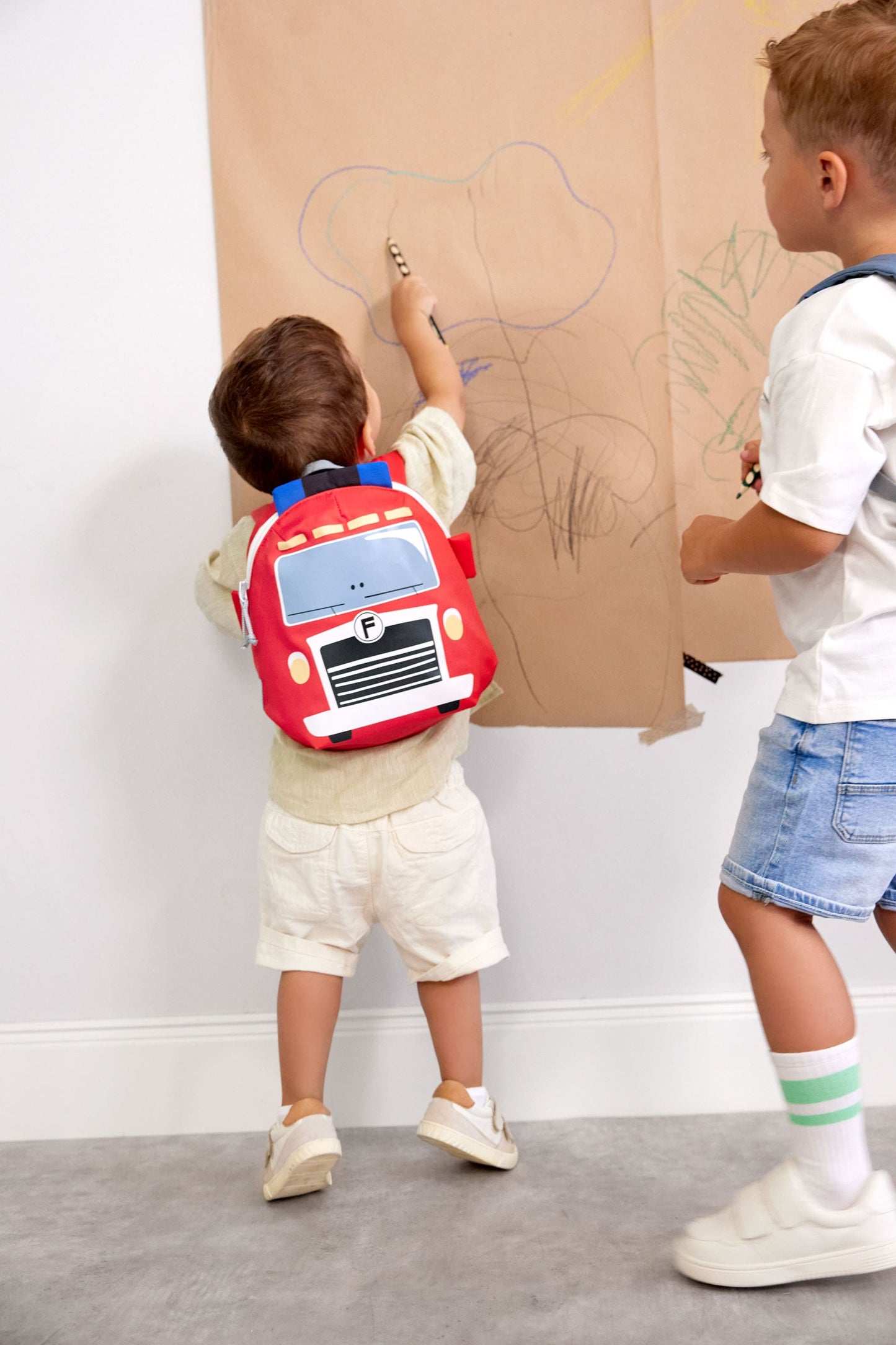 Kindergartenrucksack Tiny - Feuerwehrauto, Rot